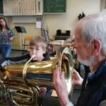 Jede Menge Spaß hatten die Schülerinnen und Schüler der ERS-Grundschule beim Ausprobieren der Blasinstrumente vom evangelischen Posaunenchor aus Groß-Umstadt.